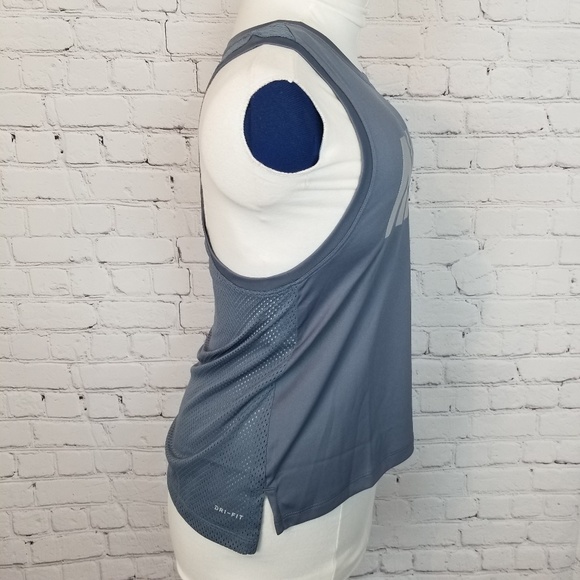 Nike|NWT Run Gray Holographic Logo Mesh Back Tank - Picture 3 of 8